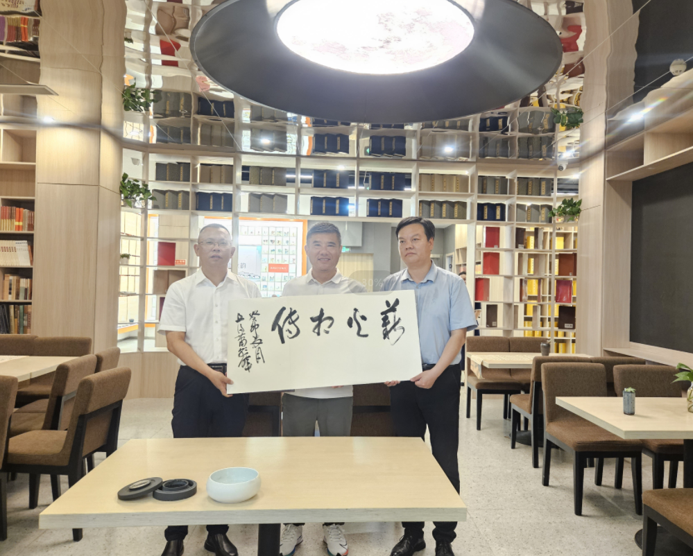 1689327890645107.jpg 1689327882236.jpg