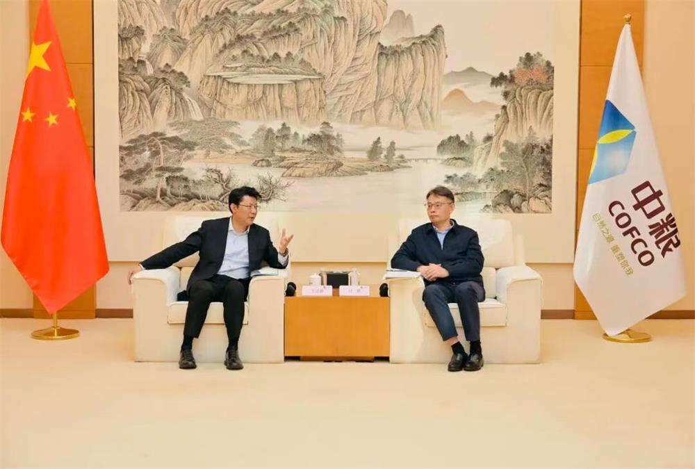 揚(yáng)州市委書記王進(jìn)健會(huì)見中糧集團(tuán)總經(jīng)理白勇-2.jpg